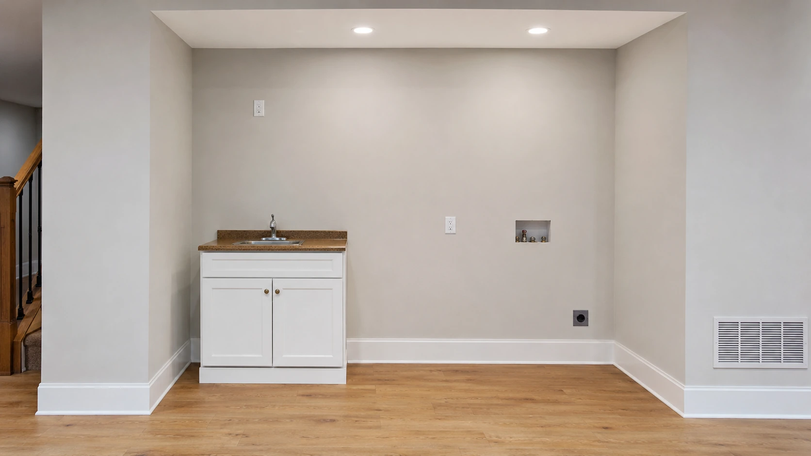 Wet bar niche before custom cabinetry redesign